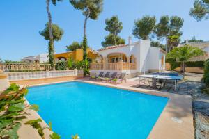 Villa Rosa Blanca by Villa Plus