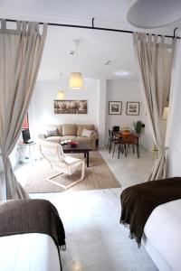 Two-Bedroom Apartment room in Sleepin Sevilla