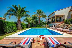 Villa Cabriel by Villa Plus