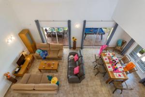 Villa Cabriel by Villa Plus