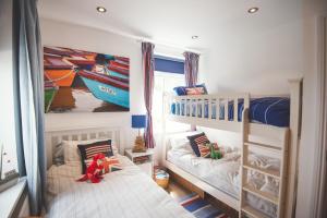 Waves - Sea View Duplex Apartment, Stoke Fleming