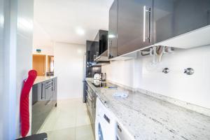 Stunning 2 Bedroom 2 Bathroom Town House - CE7LT