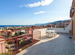 Bella Vista - By Ligooria