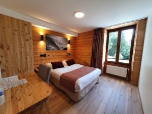 Hotels Auberge De La Croix Perrin : photos des chambres