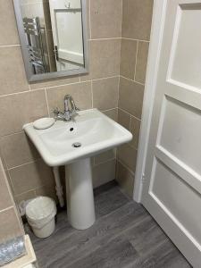 Impeccable 2-Bed Apartment in Eastbourne