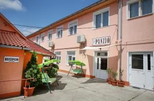 Centrál Panzió - Mártély