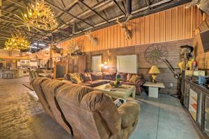 Family Leatherwood Resort Cabin with Fire Pit!