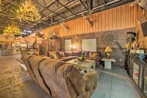 Family Leatherwood Resort Cabin with Fire Pit! - Durham Subdivision