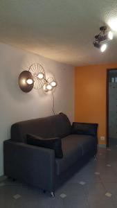 LE PAILLER 2P et 3 enfants sous le tipi