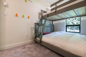 Free Parking | Blueberry Hill | Apple TV | Wifi