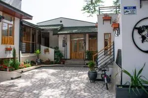 Choice Guest House 2 - Nefas Silk