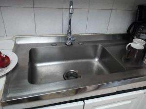 Comodo chalet, en una muy buena ubicación y rodeado de jardines