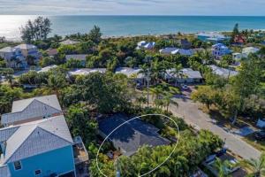 Barefoot Dreams - 201 - 76th E