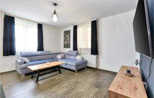 5 Bedroom Cozy Home In Desni Stefanki 