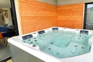 Maisons de vacances CARANTEC MAISON NEUVE JACUZZI JARDIN 6 Personnes : photos des chambres