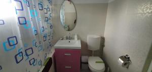 Between Parks - King Bed - Central - Football field