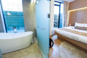 King Room with Spa Bath room in The One Boutique Hotel