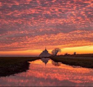 Maisons de vacances Au Mont Chez Vous #Jacuzzi et Vue Mont-St-Michel# : photos des chambres