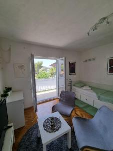 Apartment Mastrinka by the sea -10m