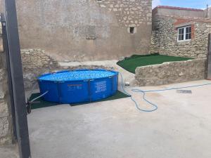 Agradable casa con chimenea y patio totalmente privado