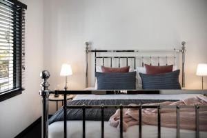 Cricklewood- 2 bedroom enchanting miners cottage