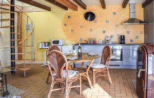 Maisons de vacances Beautiful home in Quemper Guezennec with WiFi and 1 Bedrooms : photos des chambres