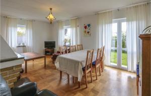 3 Bedroom Lovely Home In Bunkeflostrand