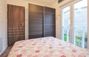Maisons de vacances Amazing Home In Hermanville-sur-mer With Kitchen : photos des chambres