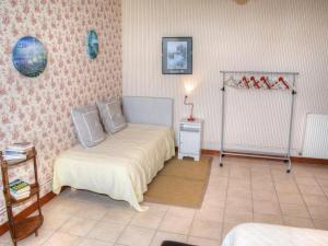 Maisons de vacances Gite Berthenay, 3 pieces, 4 personnes - FR-1-381-5 : photos des chambres