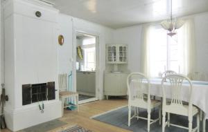 Three-Bedroom Holiday Home In Sodra Vi