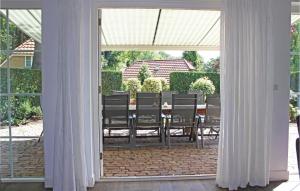 6 Bedroom Lovely Home In Lunteren