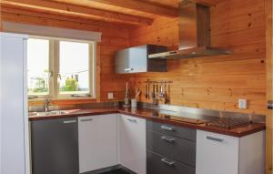 3 Bedroom Cozy Home In Sint-Annaland