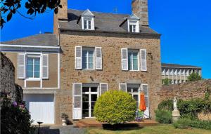 Maisons de vacances Amazing home in Avranches with Sauna, WiFi and 3 Bedrooms : photos des chambres
