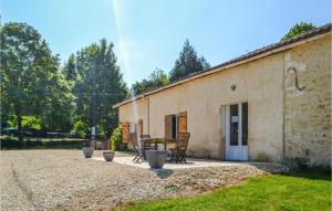 Maisons de vacances Awesome home in Campsegret with Outdoor swimming pool and 2 Bedrooms : photos des chambres