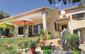 Maisons de vacances Amazing Home In Bdarrides With 3 Bedrooms, Wifi And Private Swimming Pool : photos des chambres