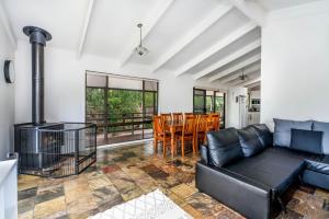 Wavelength Free Wifi and Pet Friendly outside only