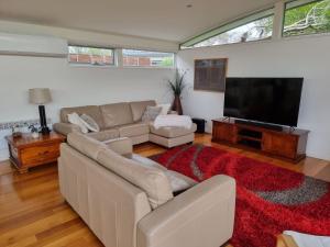 Stylish Holiday Home opposite Surf