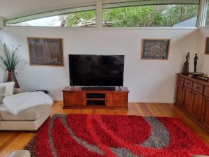 Stylish Holiday Home opposite Surf