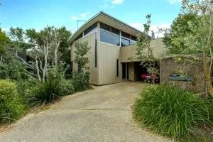 Stylish Holiday Home opposite Surf - Inverloch