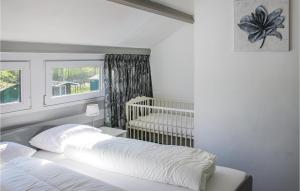 Beautiful Home In Bruinisse With Wifi