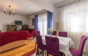 Stunning apartment in Novi Vinodolski with WiFi and 2 Bedrooms