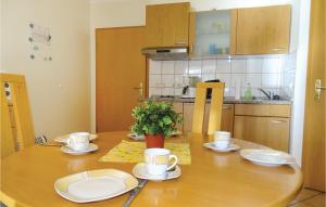 Nice Apartment In Insel Poelgollwitz
