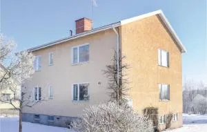 Beautiful Apartment In Södra Vi - 维默比