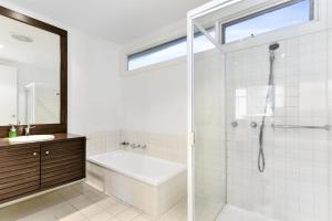 Breakers 12 - BYO Linen