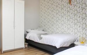 2 Bedroom Nice Home In Damme