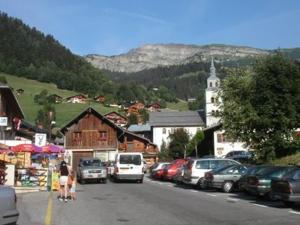 Chalet cosy pour 2-3 pers. avec jardin au cœur du village, à 5 min du ski et proche des commerces - FR-1-342-274