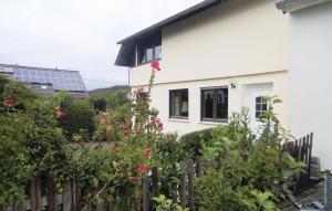 2 Bedroom Cozy Apartment In Duppach