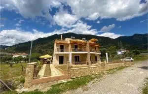 2 Bedroom Nice Apartment In Nafpaktos - Aigio