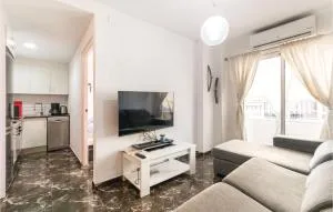 Stunning Apartment In Torrevieja - Торрев'єха