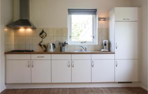 Cozy Home In Zonnemaire With Wifi